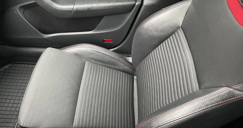 Skoda Octavia cena 49999 przebieg: 261000, rok produkcji 2014 z Biała Rawska małe 326